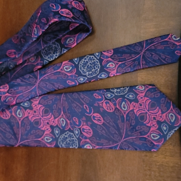 NWT Hi Tie Silk Tie Blue Pink Abstract New - Picture 3 of 3
